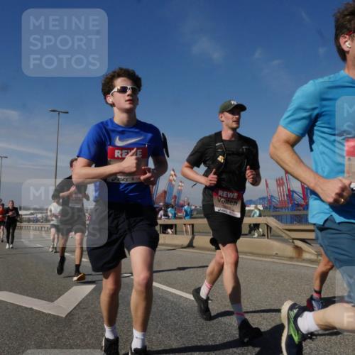 03.10.2025 - Köhlbrandbrückenlauf Matties Gatica Varas http://msf.ph/oto/8990692 03.10.2025 12:40:40 Position 2 5617, 6722 meine-sportfotos.de