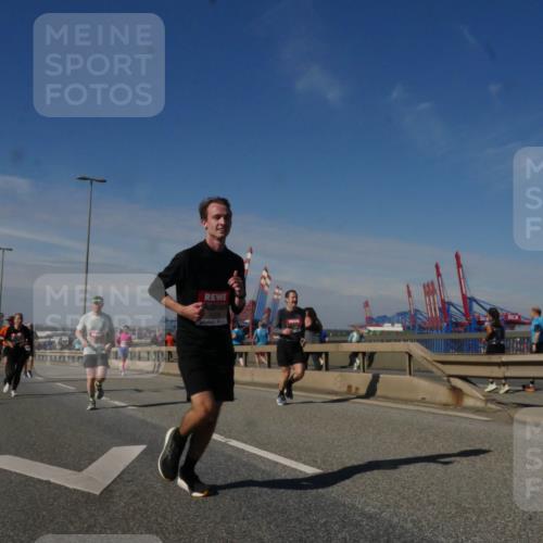 03.10.2025 - Köhlbrandbrückenlauf Matties Gatica Varas http://msf.ph/oto/8990698 03.10.2025 12:40:41 Position 2  meine-sportfotos.de