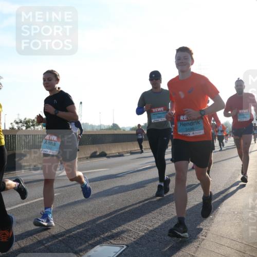 03.10.2025 - Köhlbrandbrückenlauf Luisa Fischer http://msf.ph/oto/8990699 03.10.2025 10:15:04 Position 3 1242, 1245, 3496, 1273 meine-sportfotos.de