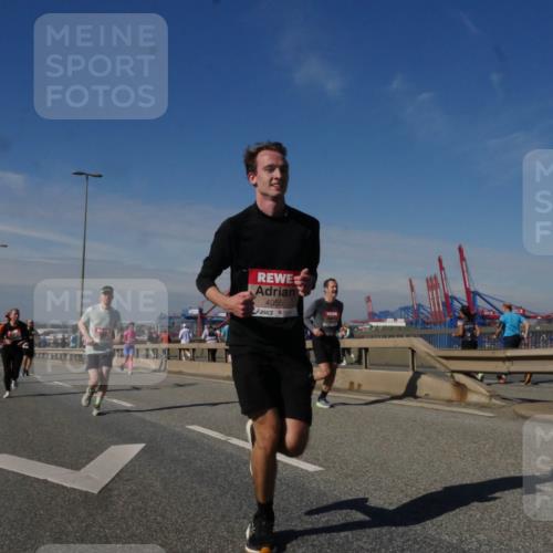 03.10.2025 - Köhlbrandbrückenlauf Matties Gatica Varas http://msf.ph/oto/8990702 03.10.2025 12:40:42 Position 2 4055, 118 meine-sportfotos.de