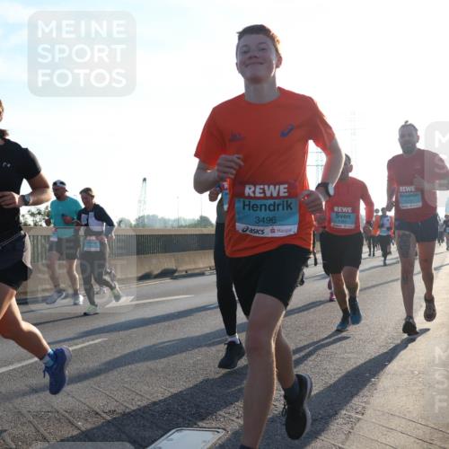 03.10.2025 - Köhlbrandbrückenlauf Luisa Fischer http://msf.ph/oto/8990703 03.10.2025 10:15:04 Position 3 1242, 3496, 1165, 1273 meine-sportfotos.de