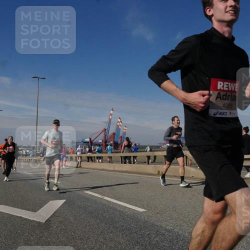 03.10.2025 - Köhlbrandbrückenlauf Matties Gatica Varas http://msf.ph/oto/8990704 03.10.2025 12:40:42 Position 2 4055, 118 meine-sportfotos.de