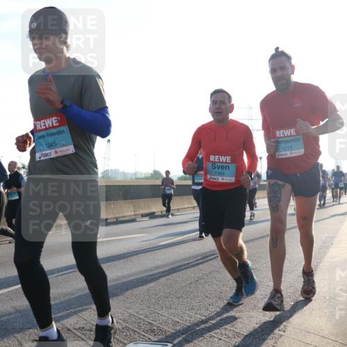 03.10.2025 - Köhlbrandbrückenlauf Luisa Fischer http://msf.ph/oto/8990706 03.10.2025 10:15:05 Position 3 1245, 1165, 1273 meine-sportfotos.de