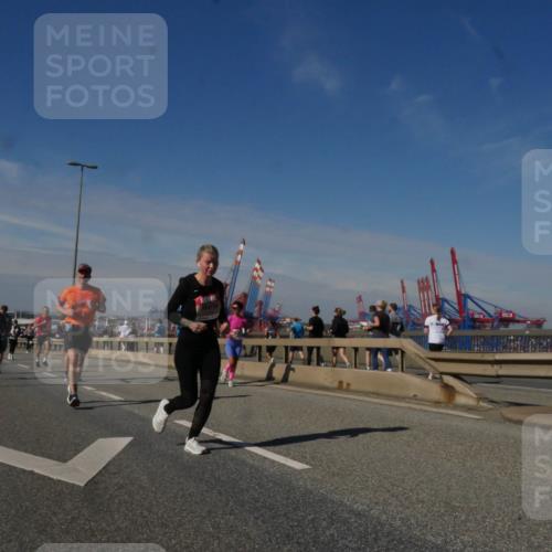 03.10.2025 - Köhlbrandbrückenlauf Matties Gatica Varas http://msf.ph/oto/8990712 03.10.2025 12:40:45 Position 2 118 meine-sportfotos.de