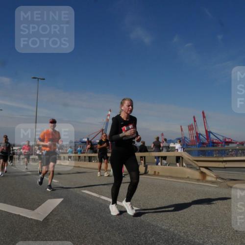 03.10.2025 - Köhlbrandbrückenlauf Matties Gatica Varas http://msf.ph/oto/8990714 03.10.2025 12:40:45 Position 2  meine-sportfotos.de