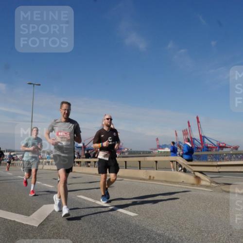 03.10.2025 - Köhlbrandbrückenlauf Matties Gatica Varas http://msf.ph/oto/8990725 03.10.2025 12:40:48 Position 2 4550, 118 meine-sportfotos.de