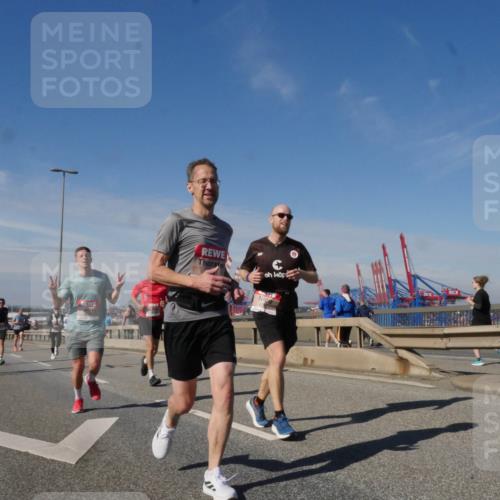 03.10.2025 - Köhlbrandbrückenlauf Matties Gatica Varas http://msf.ph/oto/8990728 03.10.2025 12:40:49 Position 2  meine-sportfotos.de