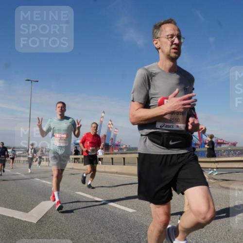 03.10.2025 - Köhlbrandbrückenlauf Matties Gatica Varas http://msf.ph/oto/8990731 03.10.2025 12:40:49 Position 2 4107, 4550, 118 meine-sportfotos.de