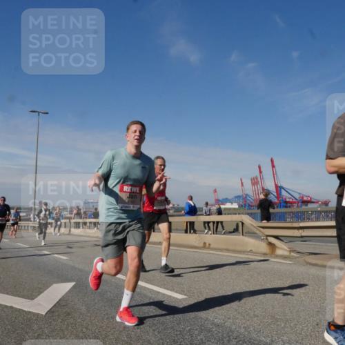 03.10.2025 - Köhlbrandbrückenlauf Matties Gatica Varas http://msf.ph/oto/8990733 03.10.2025 12:40:50 Position 2 4107, 4217 meine-sportfotos.de