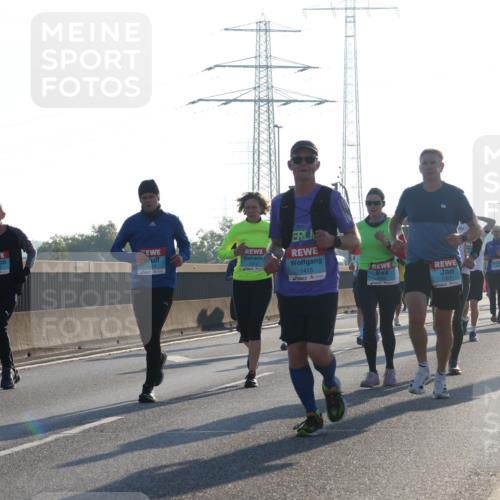 03.10.2025 - Köhlbrandbrückenlauf Luisa Fischer http://msf.ph/oto/8990741 03.10.2025 10:15:09 Position 3 73, 1370, 1312, 1415, 1357 meine-sportfotos.de