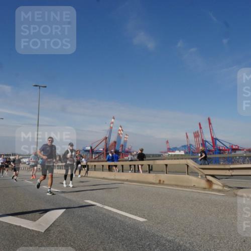 03.10.2025 - Köhlbrandbrückenlauf Matties Gatica Varas http://msf.ph/oto/8990744 03.10.2025 12:40:52 Position 2 118 meine-sportfotos.de