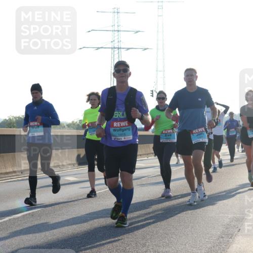 03.10.2025 - Köhlbrandbrückenlauf Luisa Fischer http://msf.ph/oto/8990745 03.10.2025 10:15:10 Position 3 1370, 1415, 1357 meine-sportfotos.de