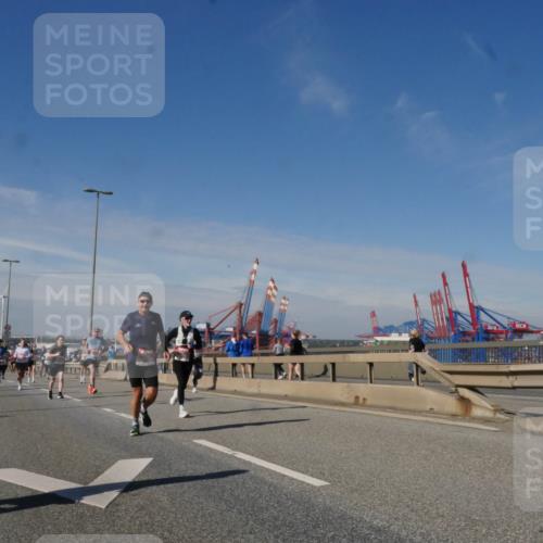 03.10.2025 - Köhlbrandbrückenlauf Matties Gatica Varas http://msf.ph/oto/8990746 03.10.2025 12:40:53 Position 2  meine-sportfotos.de