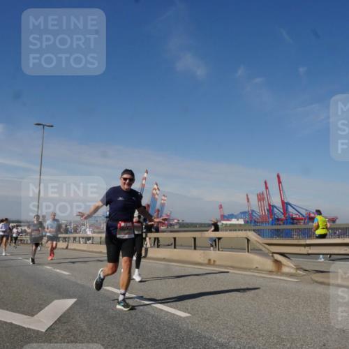 03.10.2025 - Köhlbrandbrückenlauf Matties Gatica Varas http://msf.ph/oto/8990752 03.10.2025 12:40:53 Position 2  meine-sportfotos.de