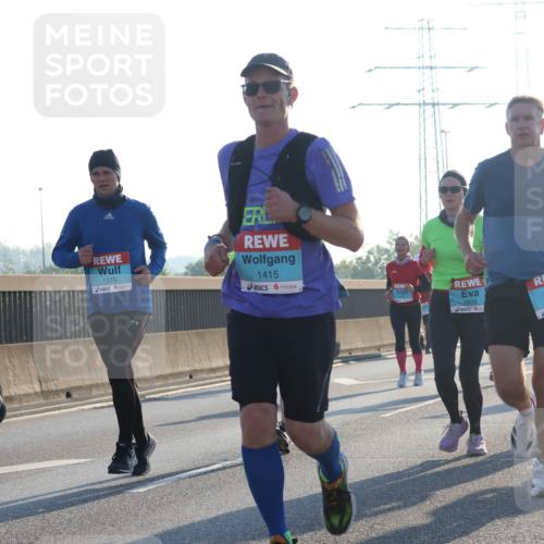 03.10.2025 - Köhlbrandbrückenlauf Luisa Fischer http://msf.ph/oto/8990753 03.10.2025 10:15:11 Position 3 1370, 1415, 2822, 1357, 344 meine-sportfotos.de