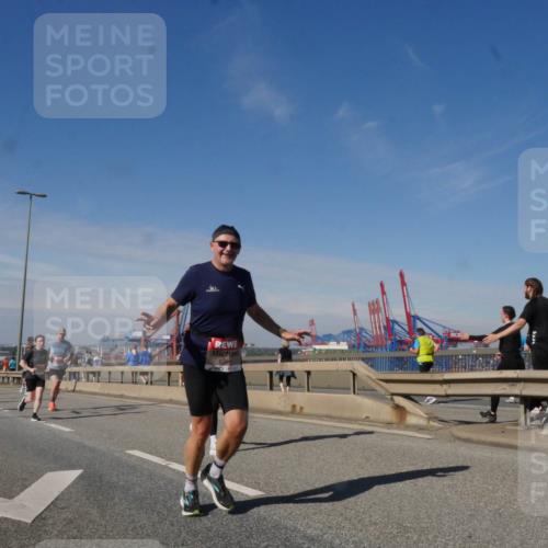 03.10.2025 - Köhlbrandbrückenlauf Matties Gatica Varas http://msf.ph/oto/8990755 03.10.2025 12:40:54 Position 2 635 meine-sportfotos.de