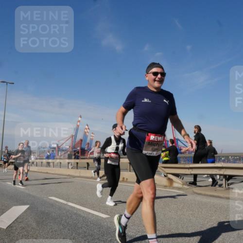 03.10.2025 - Köhlbrandbrückenlauf Matties Gatica Varas http://msf.ph/oto/8990758 03.10.2025 12:40:54 Position 2 1482, 6356, 118 meine-sportfotos.de