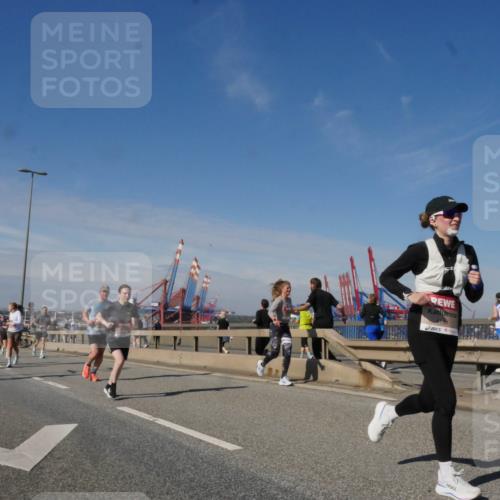 03.10.2025 - Köhlbrandbrückenlauf Matties Gatica Varas http://msf.ph/oto/8990765 03.10.2025 12:40:55 Position 2 4151 meine-sportfotos.de