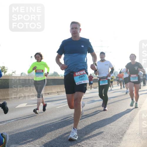 03.10.2025 - Köhlbrandbrückenlauf Luisa Fischer http://msf.ph/oto/8990766 03.10.2025 10:15:12 Position 3 1312, 1357, 1412 meine-sportfotos.de