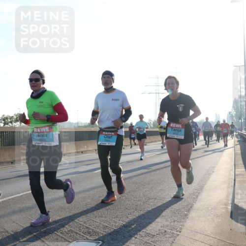03.10.2025 - Köhlbrandbrückenlauf Luisa Fischer http://msf.ph/oto/8990773 03.10.2025 10:15:13 Position 3 1312, 2822, 3344, 1412 meine-sportfotos.de