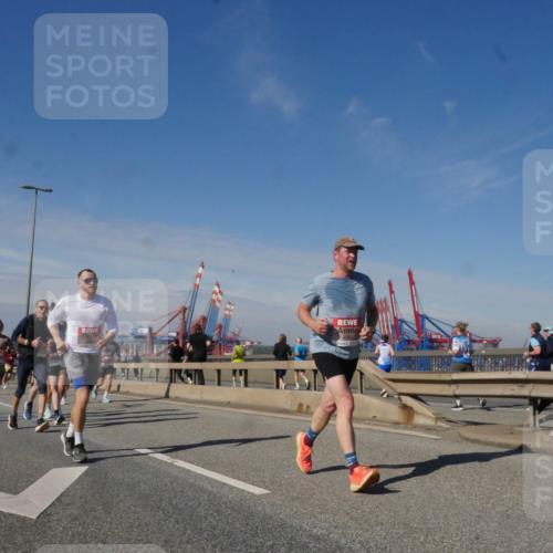 03.10.2025 - Köhlbrandbrückenlauf Matties Gatica Varas http://msf.ph/oto/8990781 03.10.2025 12:40:58 Position 2  meine-sportfotos.de