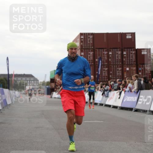 03.10.2025 - Köhlbrandbrückenlauf Yannick Fuchs http://msf.ph/oto/8990783 03.10.2025 16:02:19 Ziel 7171, 8049, 8509, 9115, 9409 meine-sportfotos.de