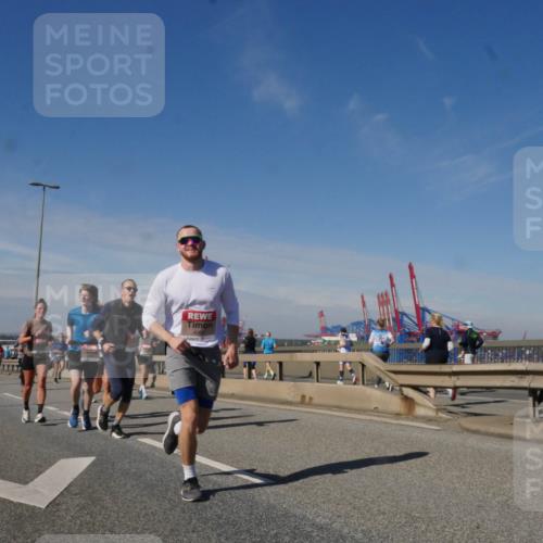 03.10.2025 - Köhlbrandbrückenlauf Matties Gatica Varas http://msf.ph/oto/8990786 03.10.2025 12:40:59 Position 2 406, 118 meine-sportfotos.de