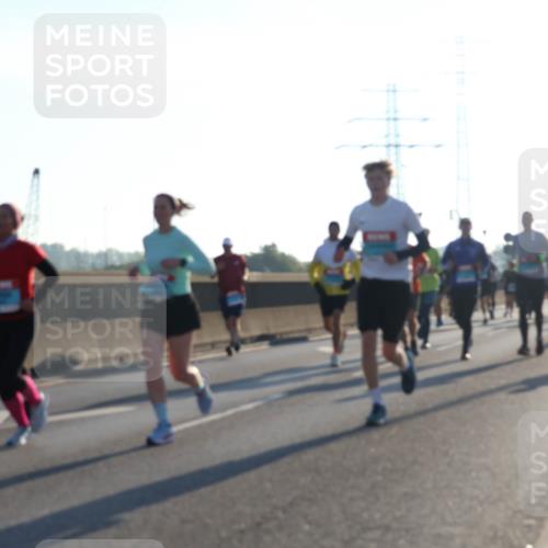 03.10.2025 - Köhlbrandbrückenlauf Luisa Fischer http://msf.ph/oto/8990791 03.10.2025 10:15:15 Position 3  meine-sportfotos.de