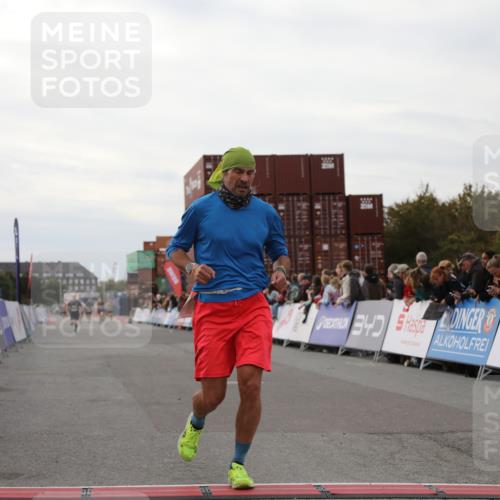 03.10.2025 - Köhlbrandbrückenlauf Yannick Fuchs http://msf.ph/oto/8990792 03.10.2025 16:02:20 Ziel 7171, 8049, 8509, 9115, 9409 meine-sportfotos.de