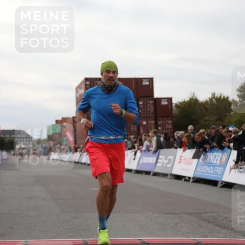 03.10.2025 - Köhlbrandbrückenlauf Yannick Fuchs http://msf.ph/oto/8990795 03.10.2025 16:02:20 Ziel 7171, 8049, 8509, 9115, 9409 meine-sportfotos.de