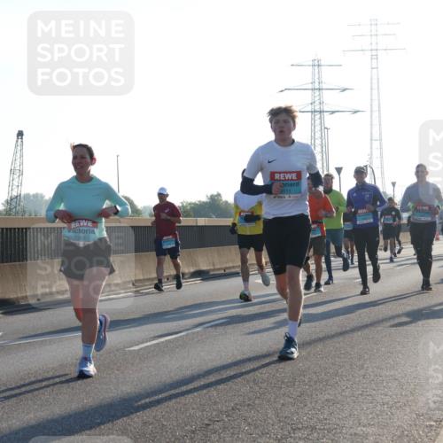 03.10.2025 - Köhlbrandbrückenlauf Luisa Fischer http://msf.ph/oto/8990796 03.10.2025 10:15:15 Position 3 3524, 1267, 3111 meine-sportfotos.de