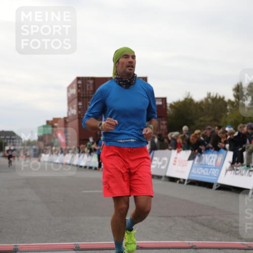 03.10.2025 - Köhlbrandbrückenlauf Yannick Fuchs http://msf.ph/oto/8990804 03.10.2025 16:02:20 Ziel 7171, 8049, 8509, 9115, 9409 meine-sportfotos.de