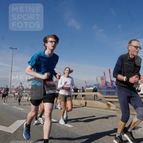 03.10.2025 - Köhlbrandbrückenlauf Matties Gatica Varas http://msf.ph/oto/8990805 03.10.2025 12:41:01 Position 2 5048, 4247 meine-sportfotos.de