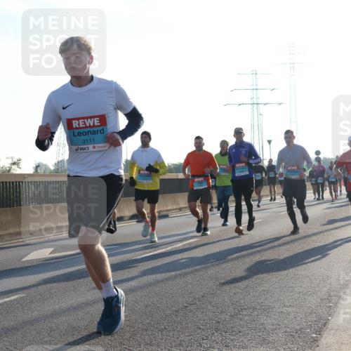 03.10.2025 - Köhlbrandbrückenlauf Luisa Fischer http://msf.ph/oto/8990806 03.10.2025 10:15:16 Position 3 3111, 1 meine-sportfotos.de