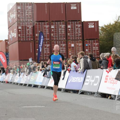 03.10.2025 - Köhlbrandbrückenlauf Yannick Fuchs http://msf.ph/oto/8990810 03.10.2025 16:02:21 Ziel 7171, 9115, 9409 meine-sportfotos.de