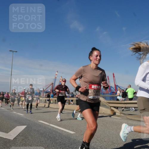03.10.2025 - Köhlbrandbrückenlauf Matties Gatica Varas http://msf.ph/oto/8990812 03.10.2025 12:41:02 Position 2 4246, 4247 meine-sportfotos.de