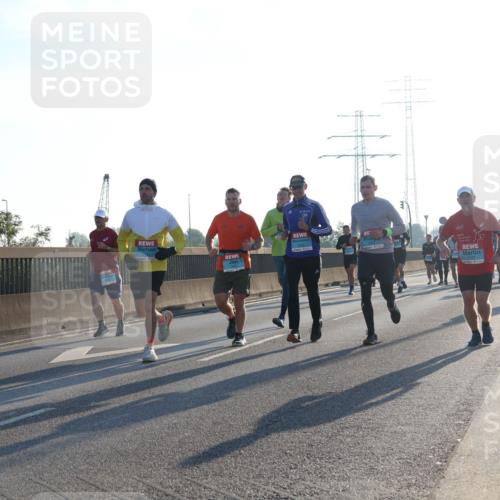 03.10.2025 - Köhlbrandbrückenlauf Luisa Fischer http://msf.ph/oto/8990813 03.10.2025 10:15:17 Position 3 1 meine-sportfotos.de