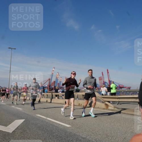 03.10.2025 - Köhlbrandbrückenlauf Matties Gatica Varas http://msf.ph/oto/8990814 03.10.2025 12:41:02 Position 2  meine-sportfotos.de