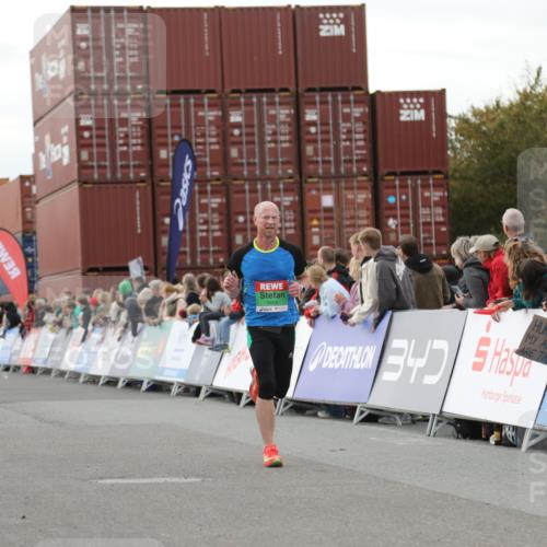 03.10.2025 - Köhlbrandbrückenlauf Yannick Fuchs http://msf.ph/oto/8990816 03.10.2025 16:02:21 Ziel 7171, 9115, 9409 meine-sportfotos.de