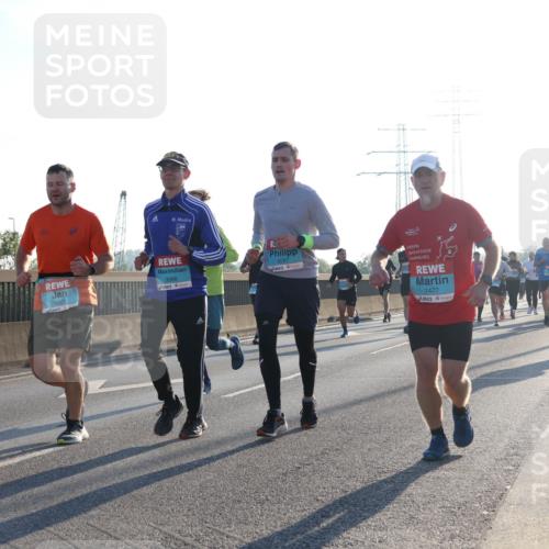 03.10.2025 - Köhlbrandbrückenlauf Luisa Fischer http://msf.ph/oto/8990821 03.10.2025 10:15:18 Position 3 1622, 3066, 3067, 1477, 1 meine-sportfotos.de