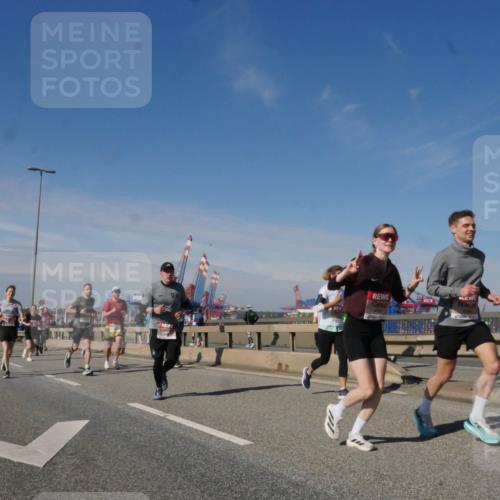 03.10.2025 - Köhlbrandbrückenlauf Matties Gatica Varas http://msf.ph/oto/8990822 03.10.2025 12:41:03 Position 2  meine-sportfotos.de