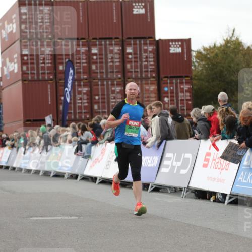 03.10.2025 - Köhlbrandbrückenlauf Yannick Fuchs http://msf.ph/oto/8990823 03.10.2025 16:02:22 Ziel 7110, 7171, 9409 meine-sportfotos.de