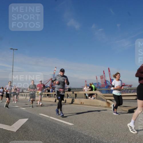 03.10.2025 - Köhlbrandbrückenlauf Matties Gatica Varas http://msf.ph/oto/8990826 03.10.2025 12:41:04 Position 2 29 meine-sportfotos.de