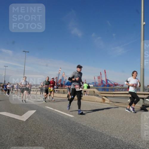 03.10.2025 - Köhlbrandbrückenlauf Matties Gatica Varas http://msf.ph/oto/8990828 03.10.2025 12:41:04 Position 2  meine-sportfotos.de
