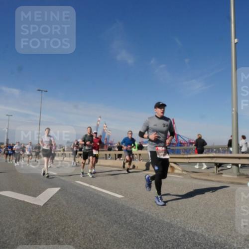 03.10.2025 - Köhlbrandbrückenlauf Matties Gatica Varas http://msf.ph/oto/8990832 03.10.2025 12:41:05 Position 2 29 meine-sportfotos.de
