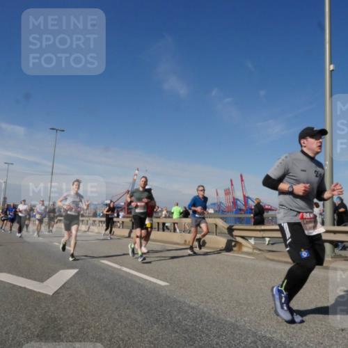 03.10.2025 - Köhlbrandbrückenlauf Matties Gatica Varas http://msf.ph/oto/8990835 03.10.2025 12:41:05 Position 2  meine-sportfotos.de