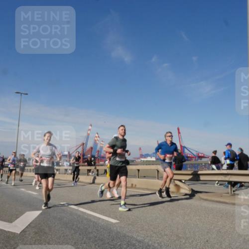 03.10.2025 - Köhlbrandbrückenlauf Matties Gatica Varas http://msf.ph/oto/8990837 03.10.2025 12:41:06 Position 2  meine-sportfotos.de