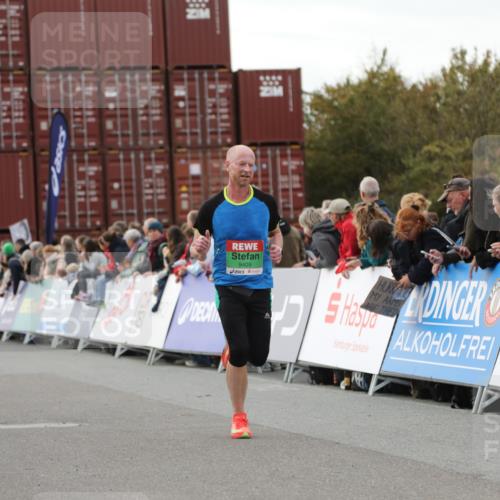 03.10.2025 - Köhlbrandbrückenlauf Yannick Fuchs http://msf.ph/oto/8990843 03.10.2025 16:02:22 Ziel 7110, 7171, 9409 meine-sportfotos.de