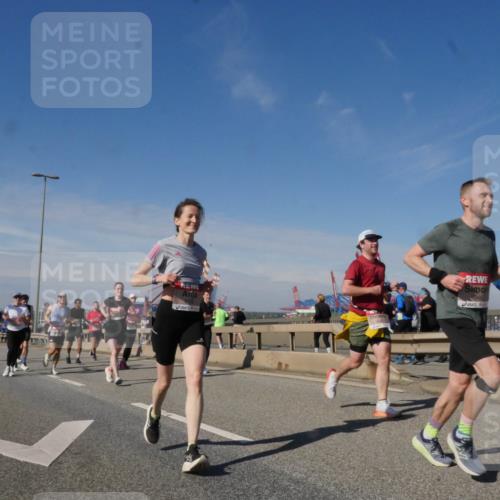 03.10.2025 - Köhlbrandbrückenlauf Matties Gatica Varas http://msf.ph/oto/8990846 03.10.2025 12:41:06 Position 2 544, 4344 meine-sportfotos.de