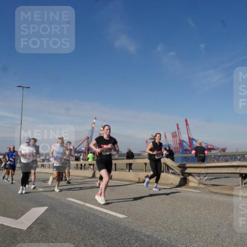 03.10.2025 - Köhlbrandbrückenlauf Matties Gatica Varas http://msf.ph/oto/8990854 03.10.2025 12:41:08 Position 2  meine-sportfotos.de